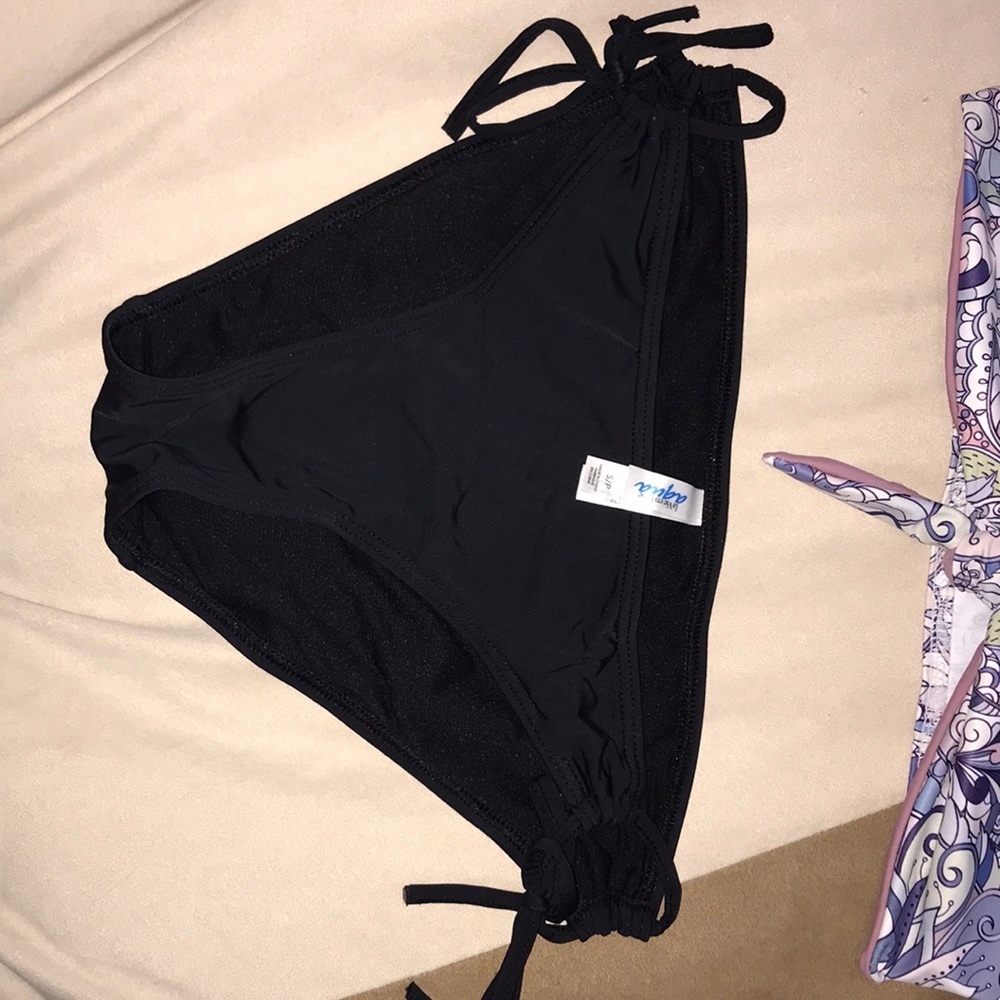 Bikini! - Picture 2 of 6
